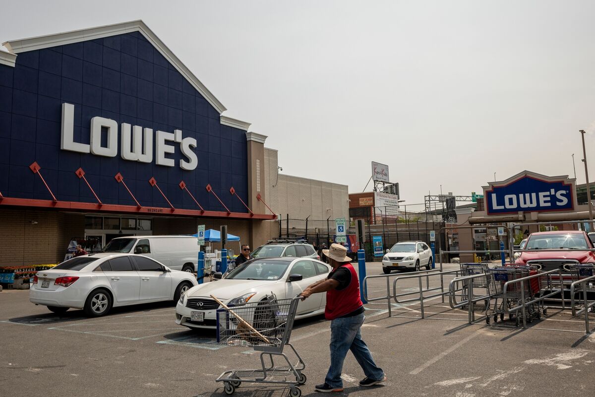 Lowe’s Kicks Off Five-Part Bond Sale to Fund FBM Acquisition