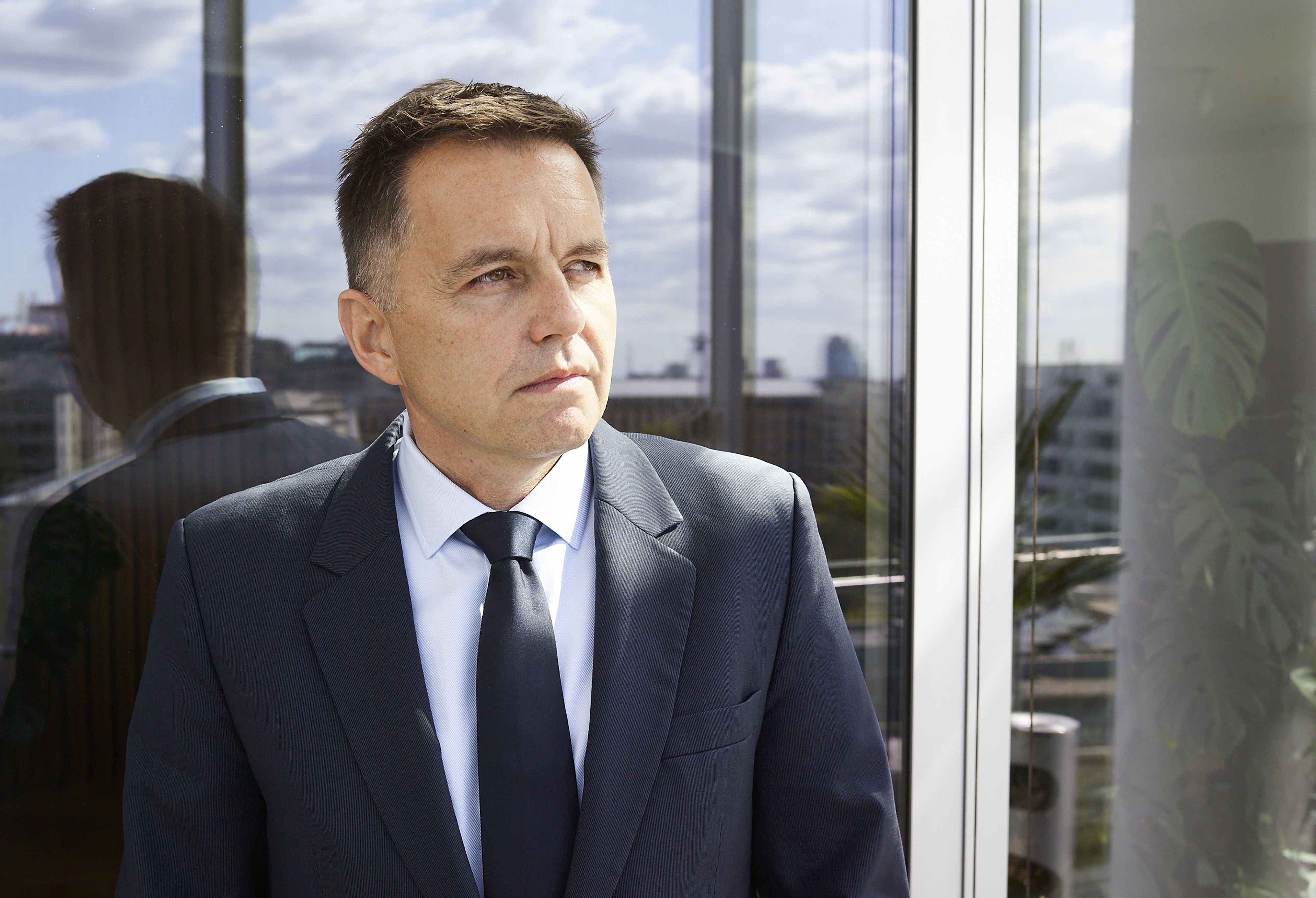 Peter Kazimir: ECB Rate Hikes Must Continue to Tame Inflation
