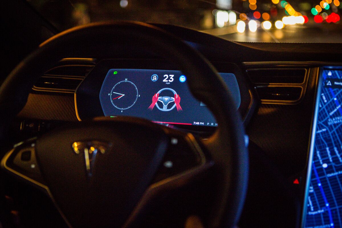 ブルームバーグのニュース記事「テスラ、自動運転支援技術巡り初の大きな敗訴－360億円支払い命令」の画像