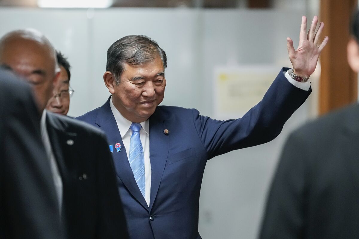 Japan’s Ishiba Consults Allies Amid Calls for LDP Vote: Reports