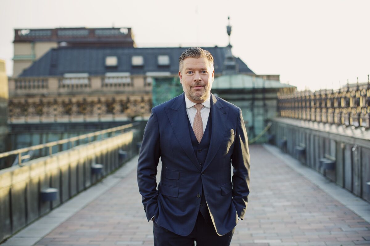 SEB Lending Profit Meets Estimates as Fees Offset Low Rates.