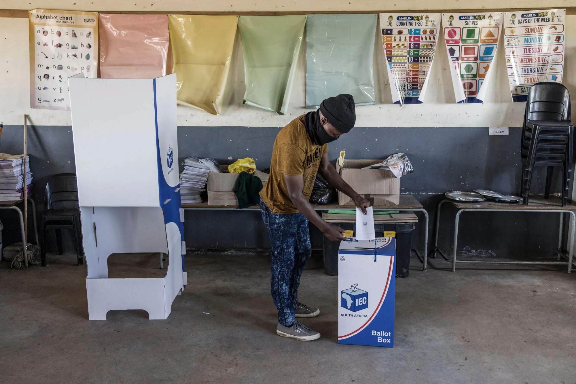 A voter casts his ballot in Umzinto, South Africa, on Nov. 1.&nbsp;