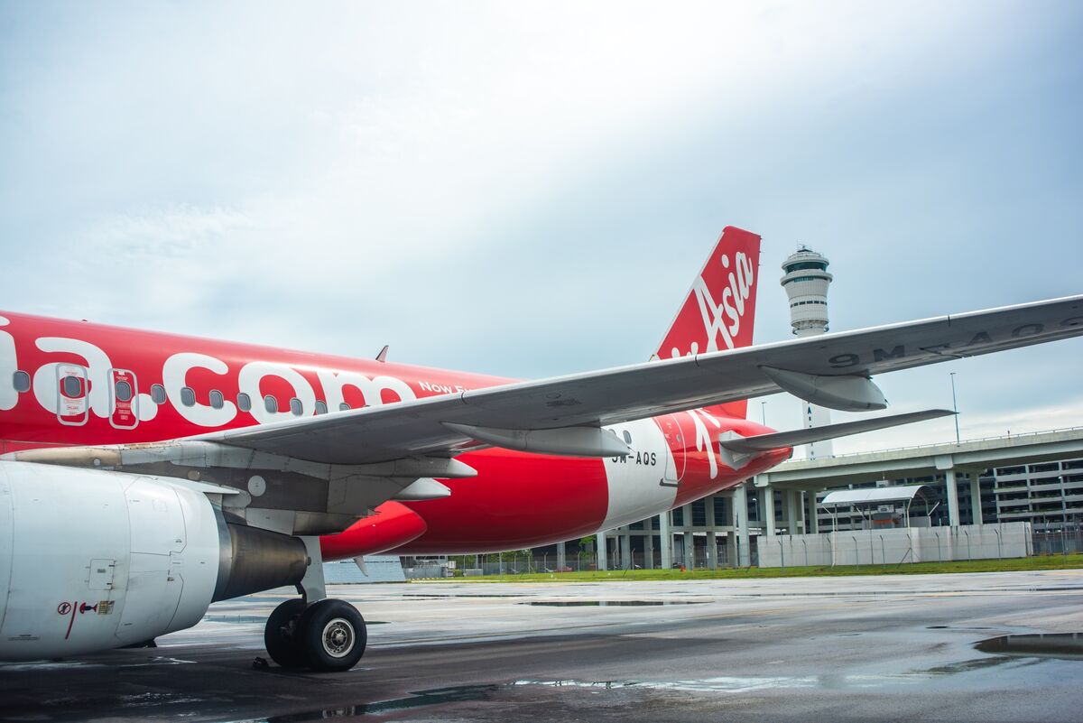 bloomberg.com - Danny Lee - No Jet-Fuel Hedge Makes AirAsia Worst-Performing Airline Stock