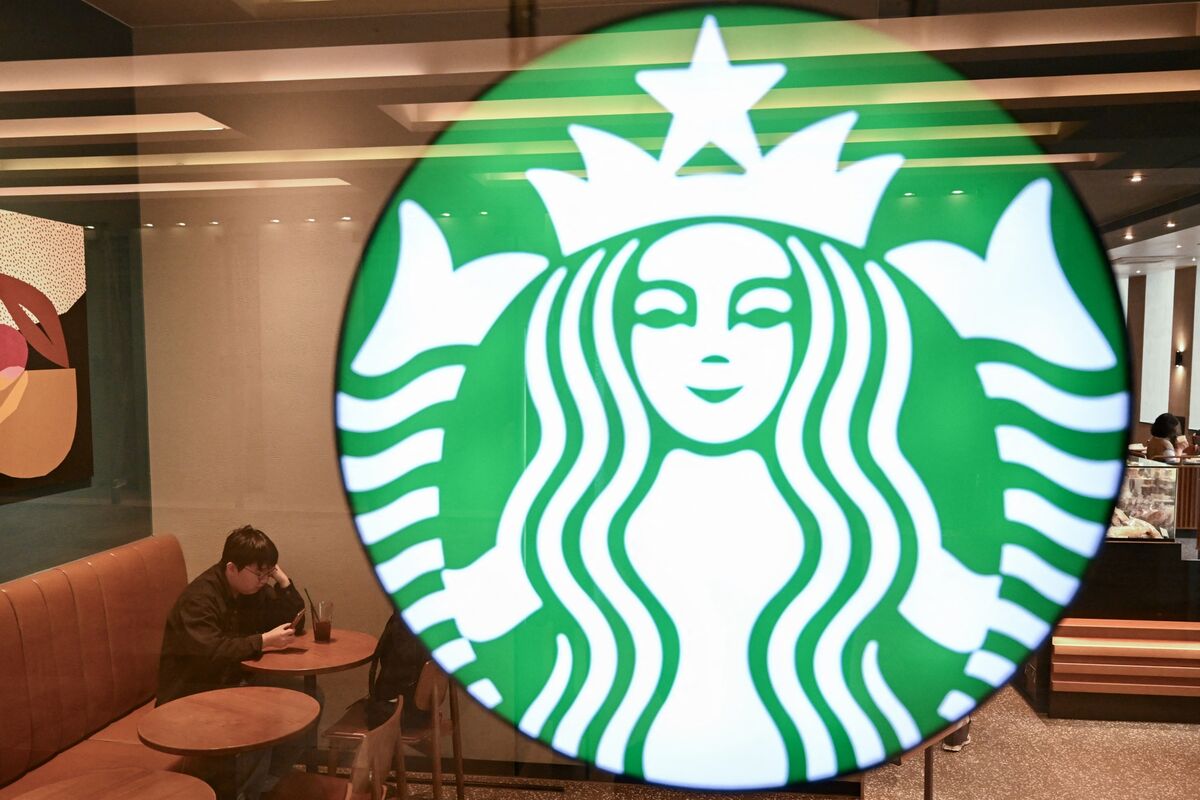 Photo: Bloomberg.com Starbucks Korea HQ Raided by Police Over Controversial Tank Day Campaign