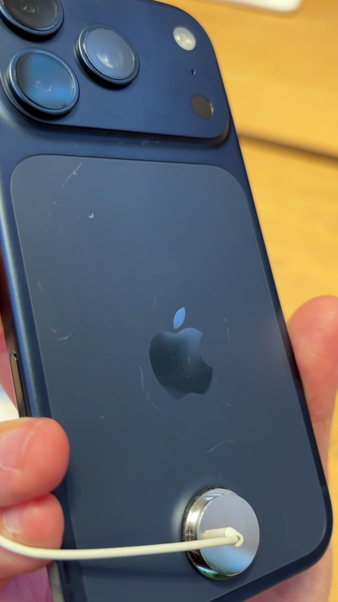 Ｍot31　iPhone ホワイト 本体 画面傷あり Mot31様専用 iPhone ホワイト 本体 画面傷あり - メルカリ
