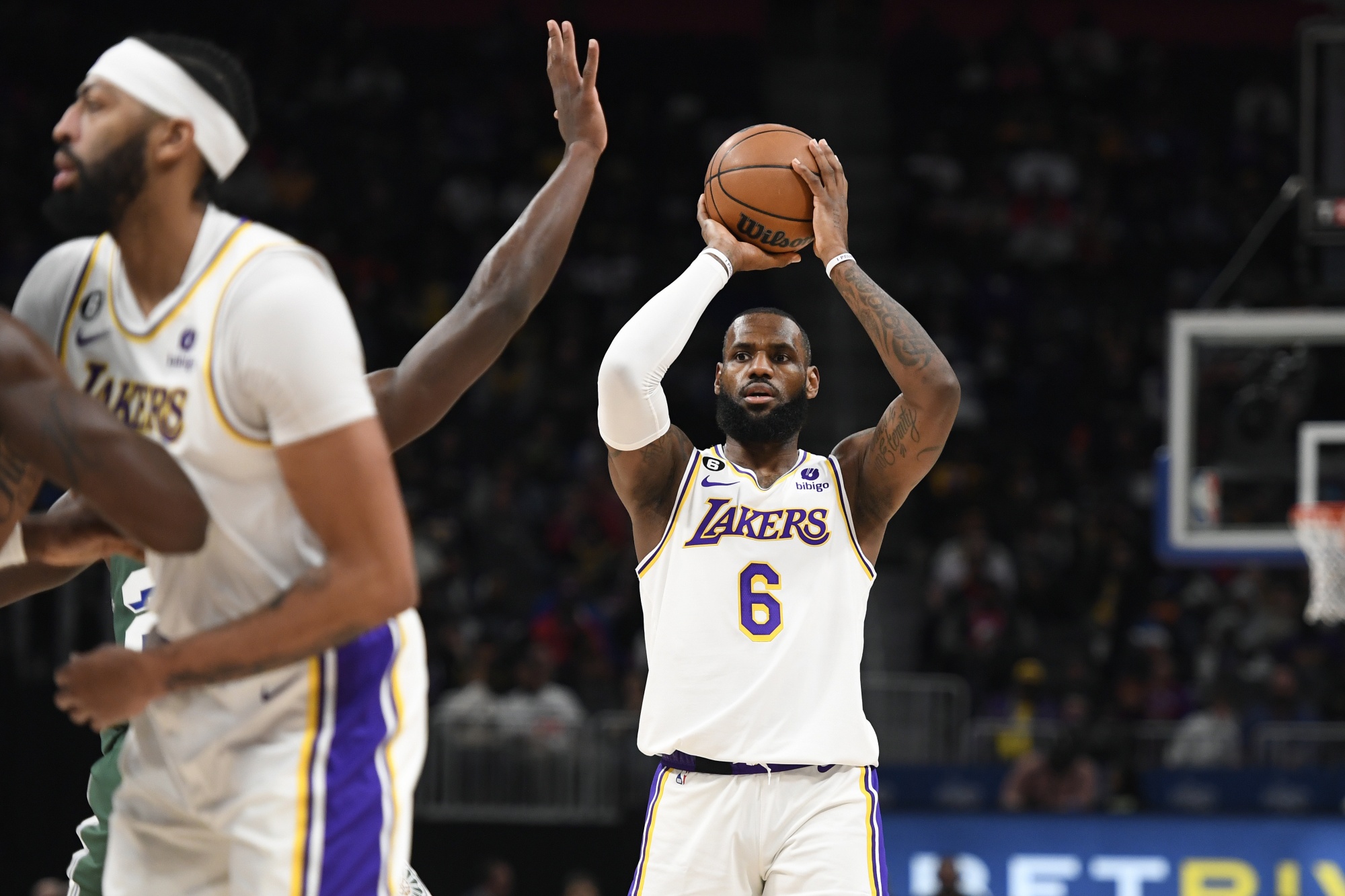 Lonnie Walker confident he can improve Lakers' 3-point shooting