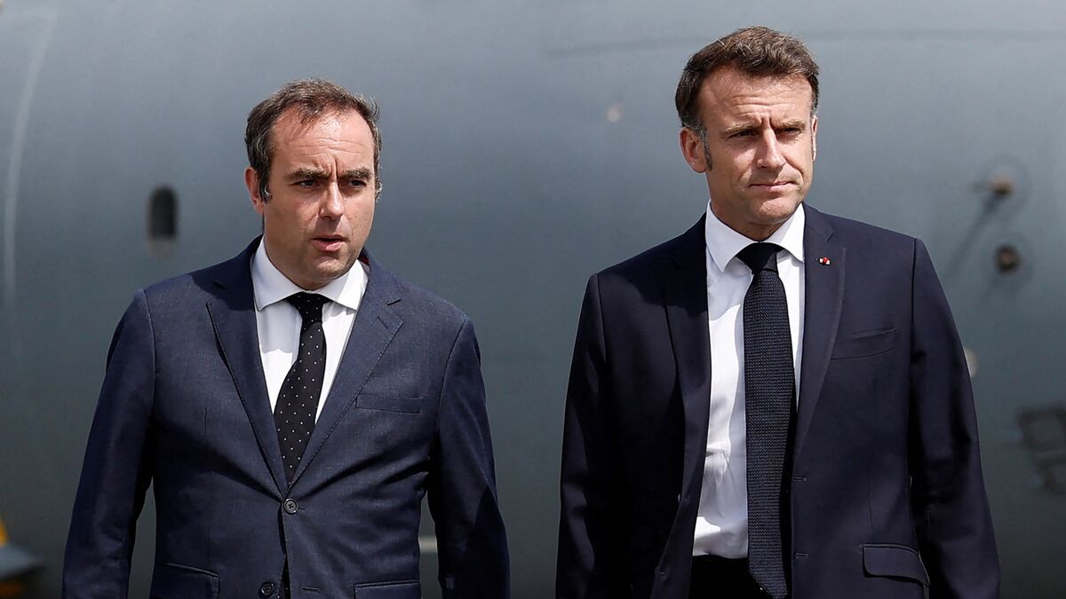 Macron Seeks Last-Ditch Talks to Salvage France’s Government Macron Seeks Last-Ditch Talks to Salvage France’s Government