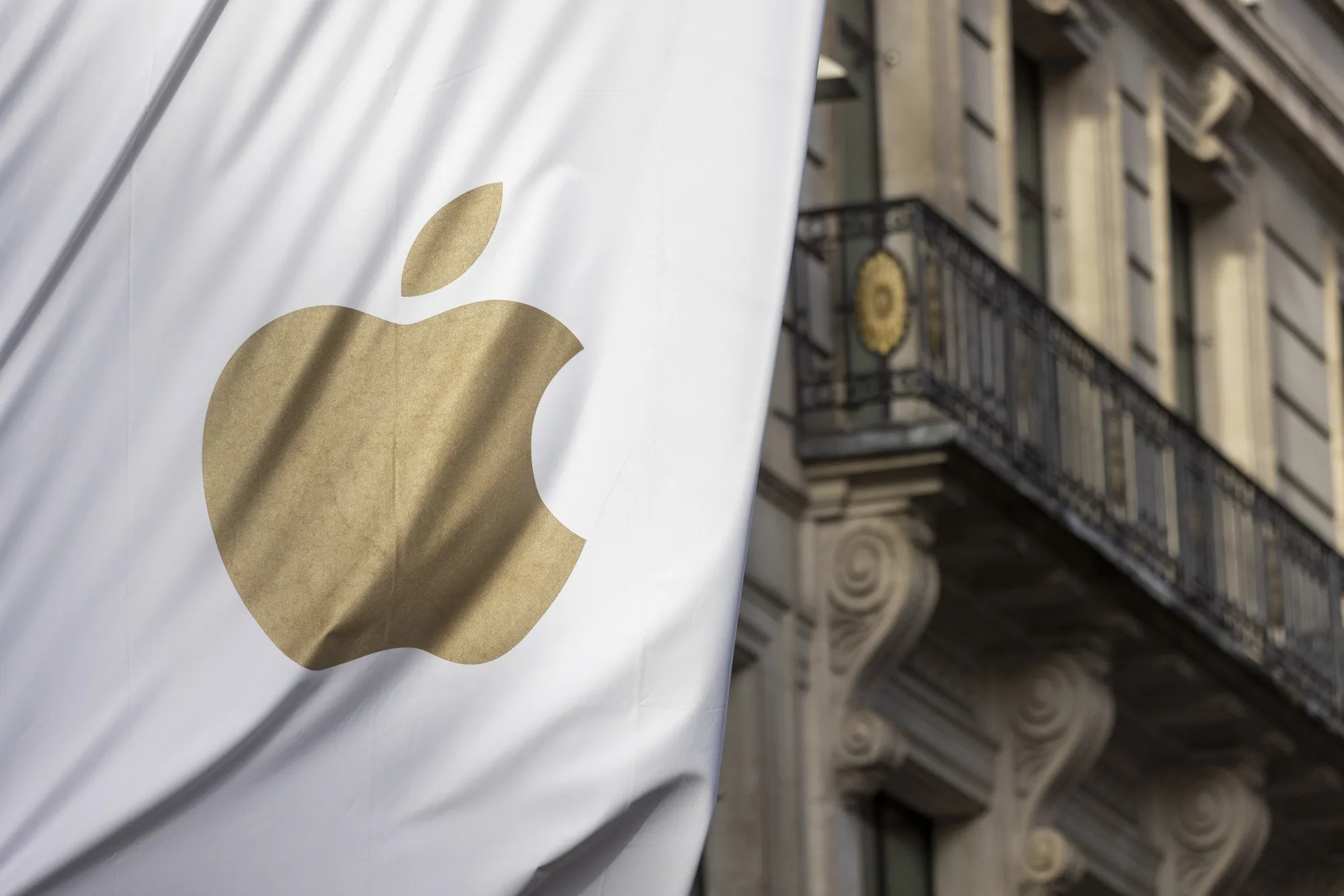 米国家情報長官、英国がアップルへの「バックドア」要求撤回と投稿 