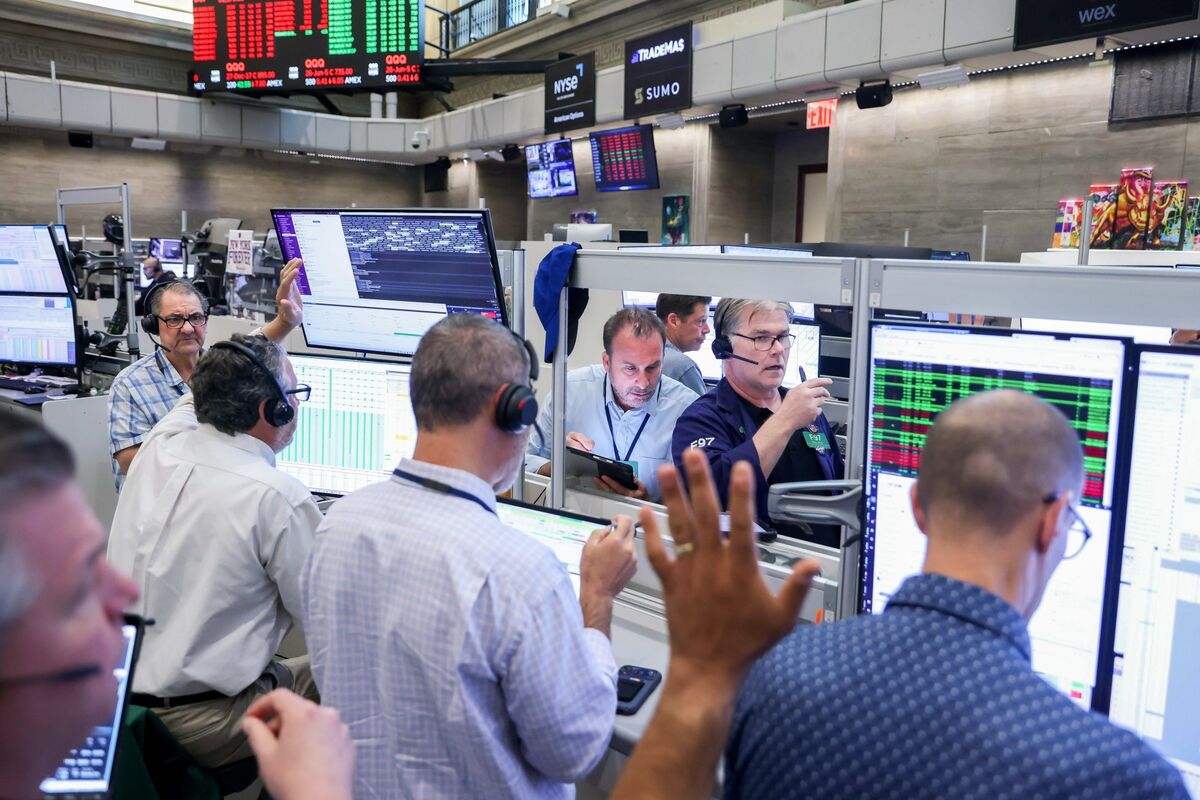 bloomberg.com - Anand Krishnamoorthy - US Stock Futures Drop After Tech Selloff, Oil Up: Markets Wrap