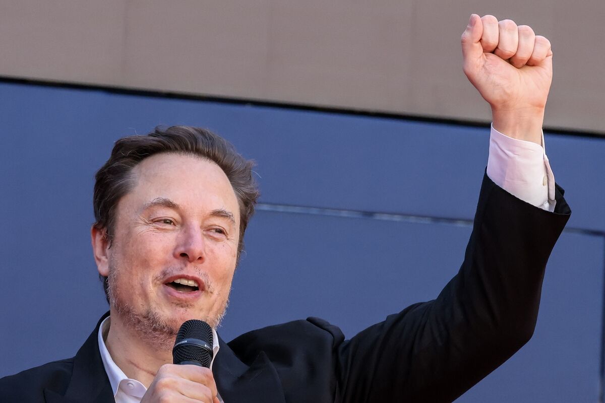 Tesla (TSLA) Stages $386 Billion Comeback as Musk Elevates AI Over EVs