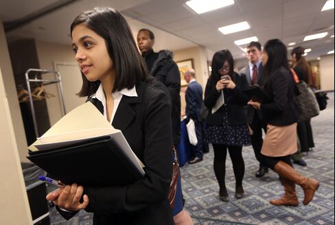 Jobless Claims in U.S. Decrease, Prolonging Seasonal Swings