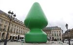 Paul McCarthy's &quot;Tree&quot; in Paris, briefly.