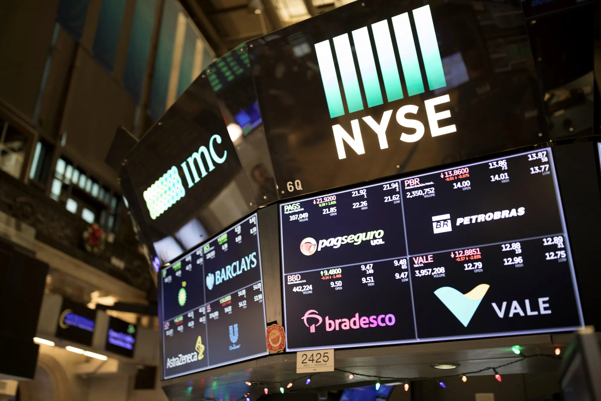 Monitors display Banco Bradesco SA, Vale SA, Petroleo Brasileiro SA, and Pagseguro Digital Ltd. signage on the floor of the New York Stock Exchange (NYSE) in New York, U.S., on Monday, Nov. 26, 2018.&nbsp;