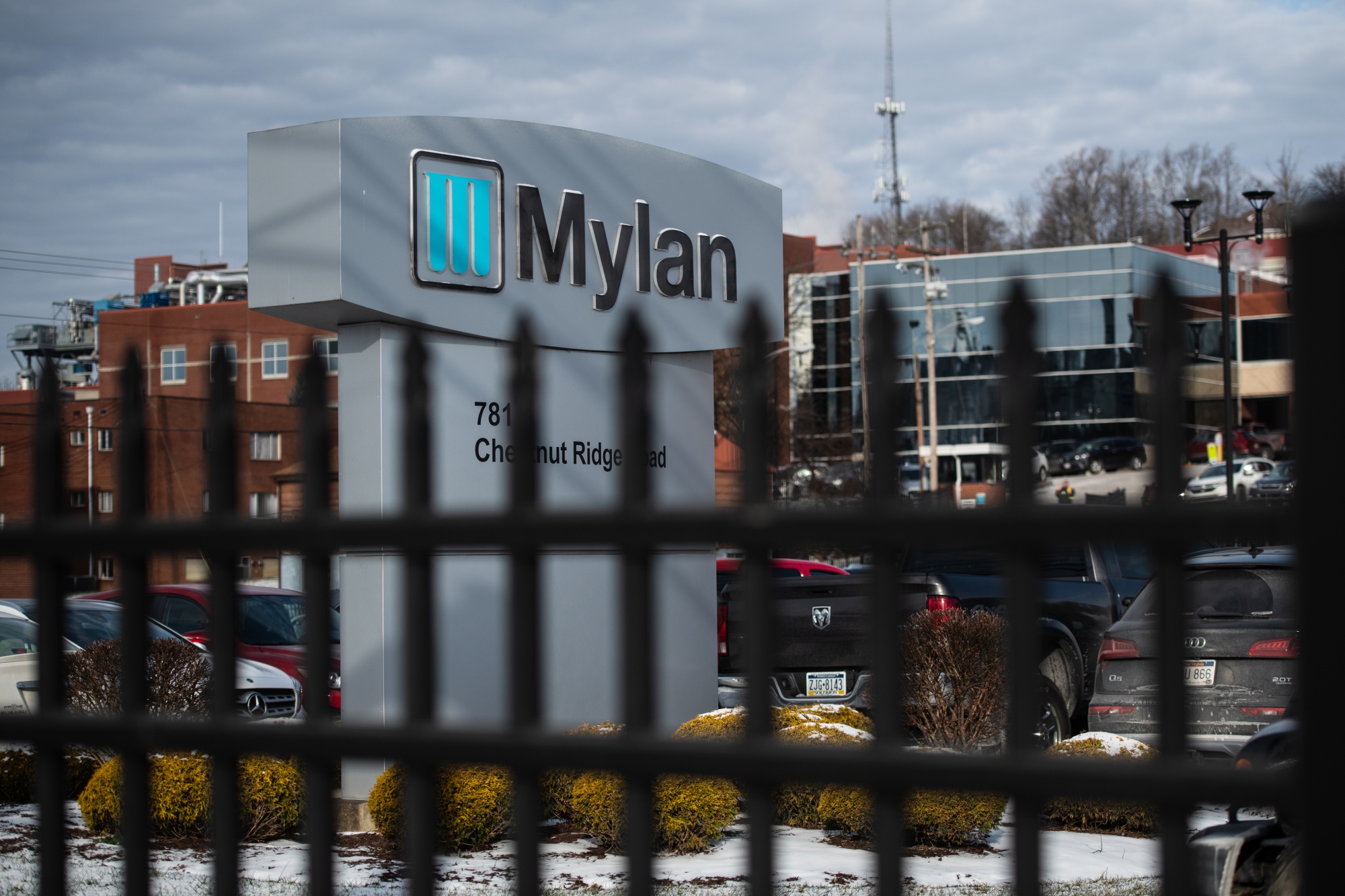 Mylan (MYL) Stock Drops as Sales Continue to Slide - Bloomberg