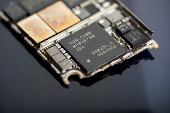 Apple Recruiting Chip Engineers to Work in Qualcomm’s Backyard