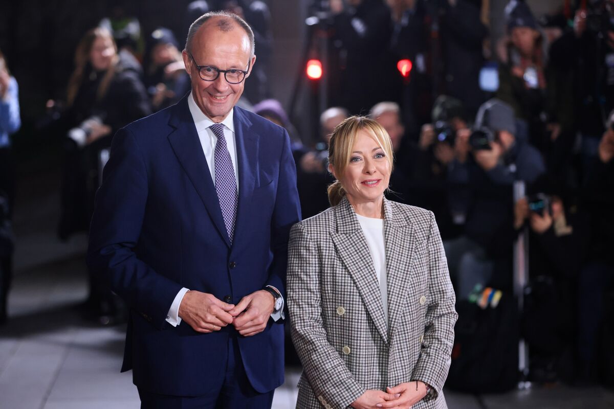Merz Seeks Closer German Ties With Italy as He Cools on Macron