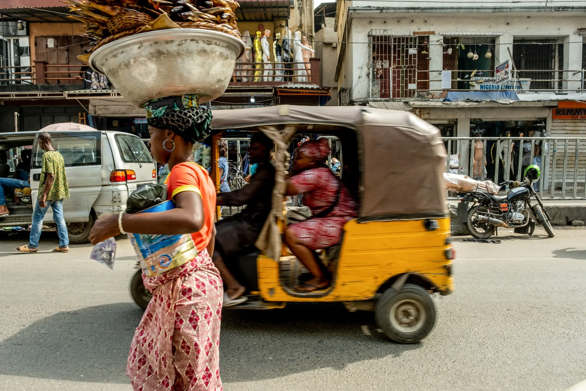 Digital-Currency Plan Falters as Nigerians Defiant on Crypto - Bloomberg