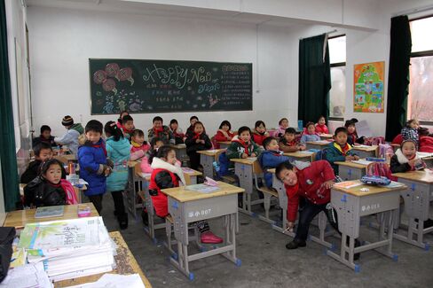 Five primary schools were consolidated into Huafeng Primary School in Juegang township of Rudong.