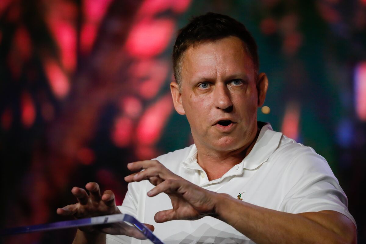 bloomberg.com - Jonathan Gilbert - Peter Thiel Reports Stake in Argentine Shale Oil Exporter Vista