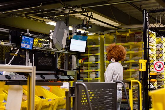 In Amazon’s Flagship Fulfillment Center, the Machines Run the Show