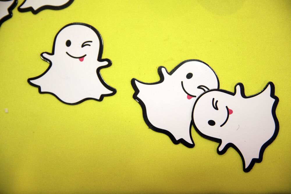 Snap Slumps as Market Sees ‘Clear Negative’ in CFO Departure