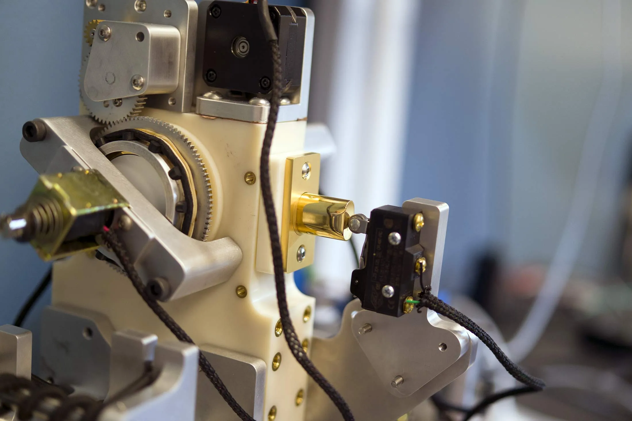 元アップルのエンジニアが作ったデジタル式ドアロック－価格700ドル - Bloomberg