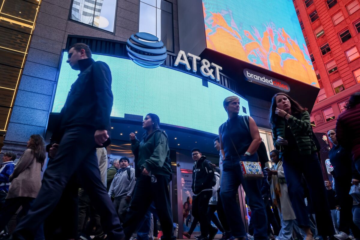 AT&T Beats Estimates Buoyed by Internet, Phone Subscribers - Bloomberg