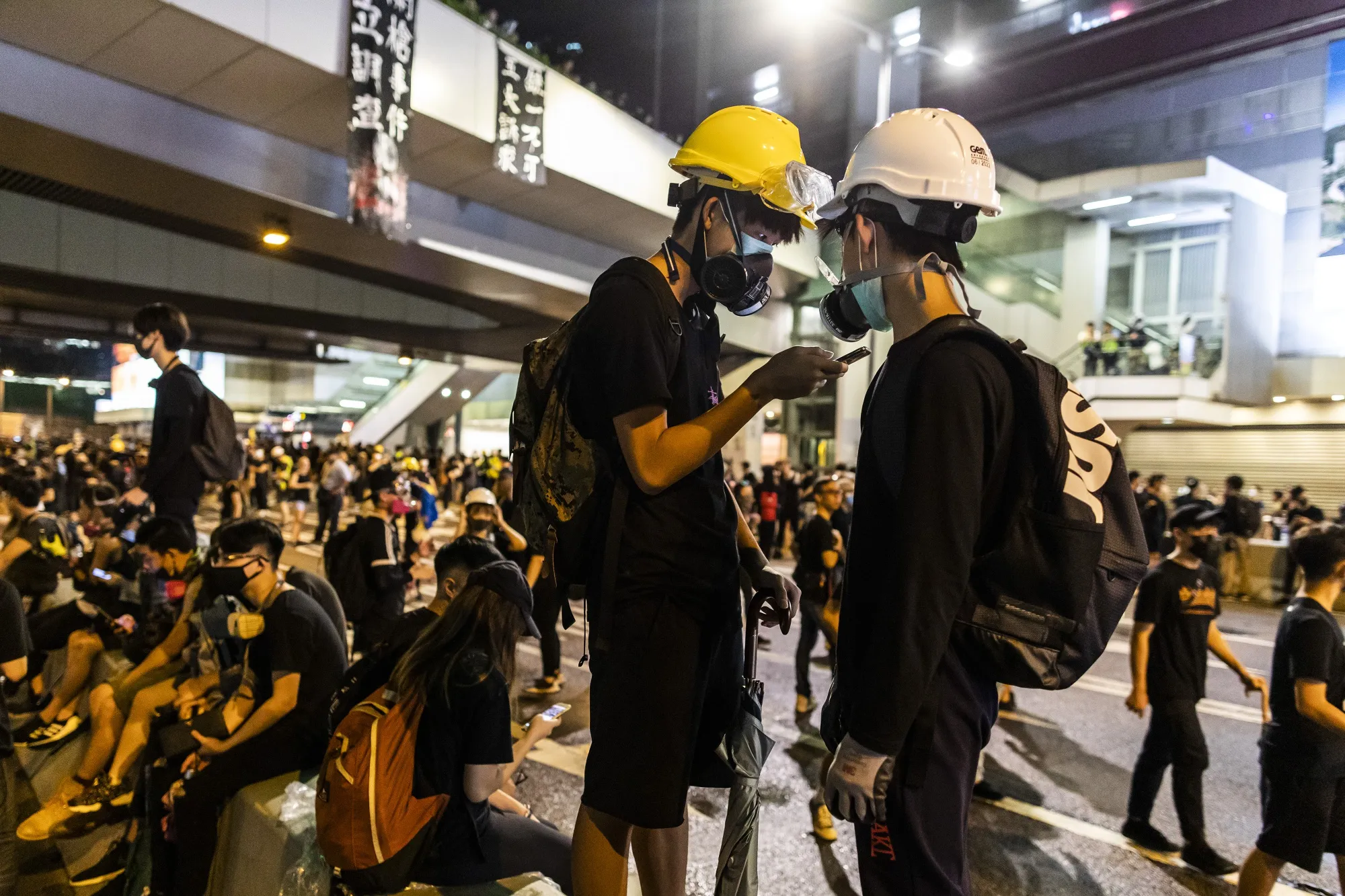 A demonstrator&nbsp;uses a smartphone on Harcourt Road during a protest in Admiralty, Hong Kong on Aug. 18.