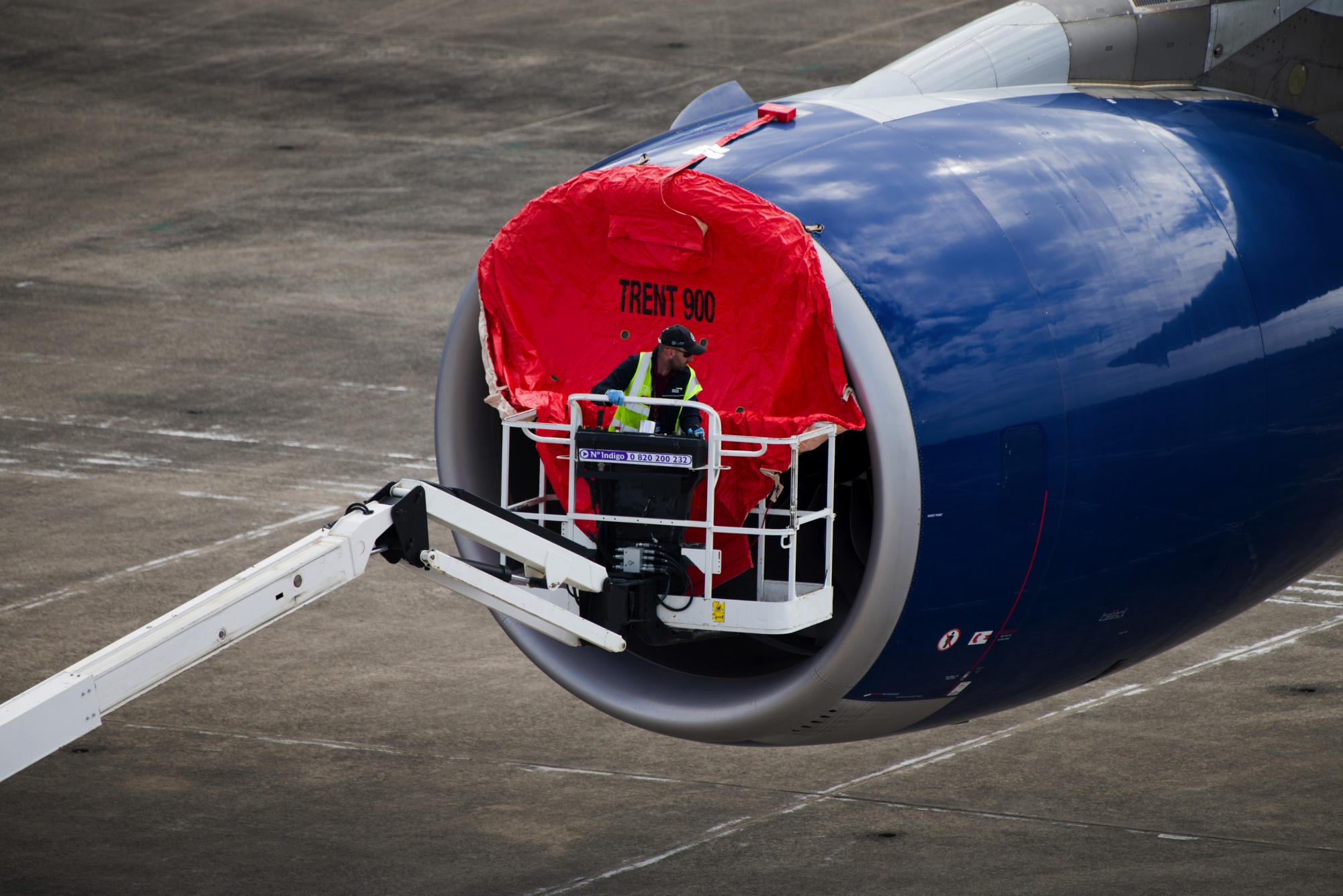Rolls-Royce Chief Unveils $6.5 Billion Covid Survival Plan - Bloomberg