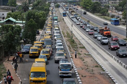 Motorists queue to buy fuel in Lagos