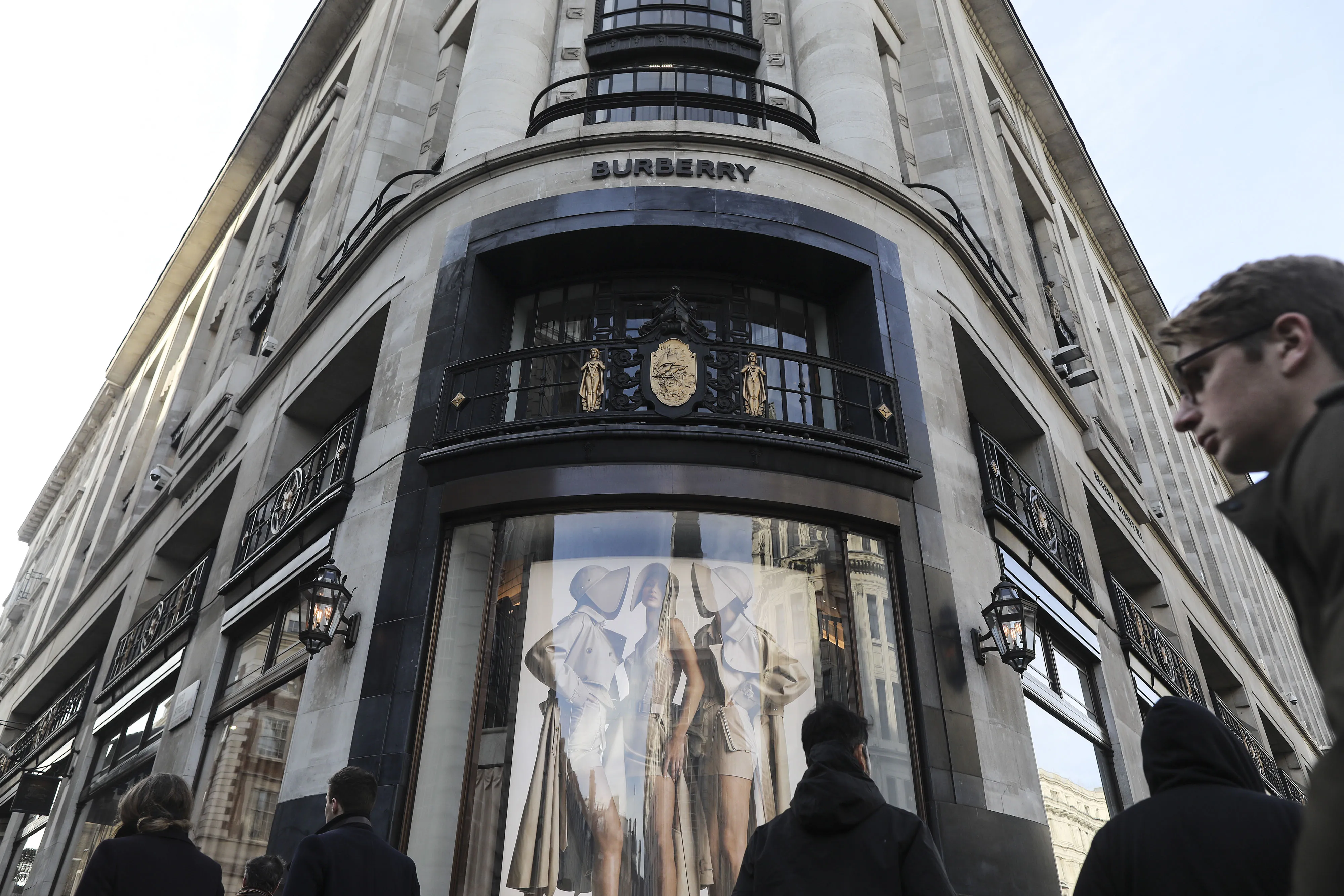 Burberry Group Plc Scraps Forecast as Coronavirus Shutters China Stores 