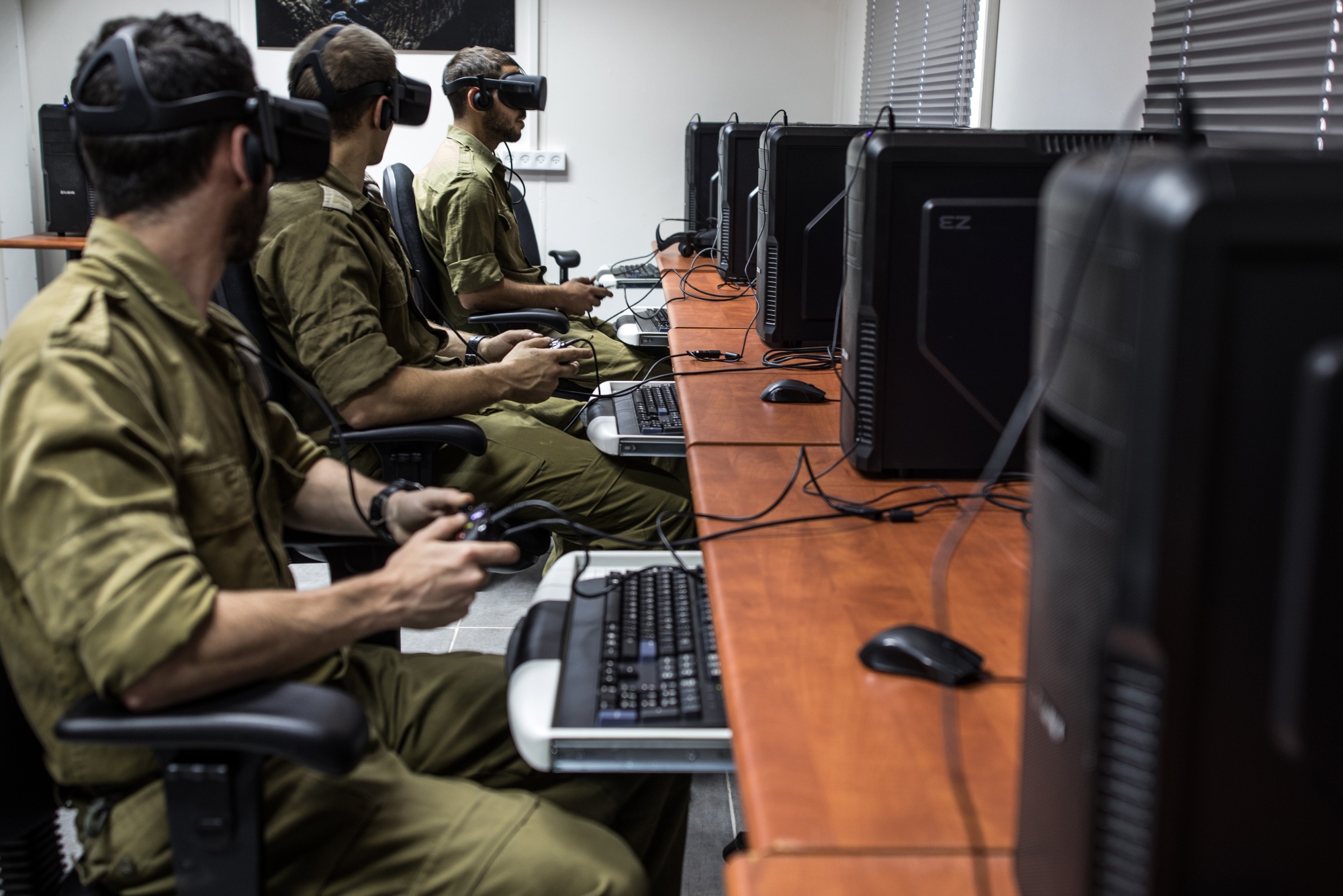 Israel’s Defence Forces Are Strong Enough to Go Pro Bloomberg