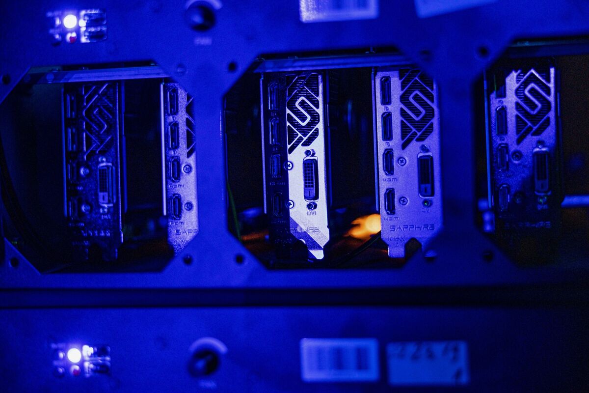 中国の仮想通貨トレーダー、政府の取り締まりにひるむ様子なし - Bloomberg
