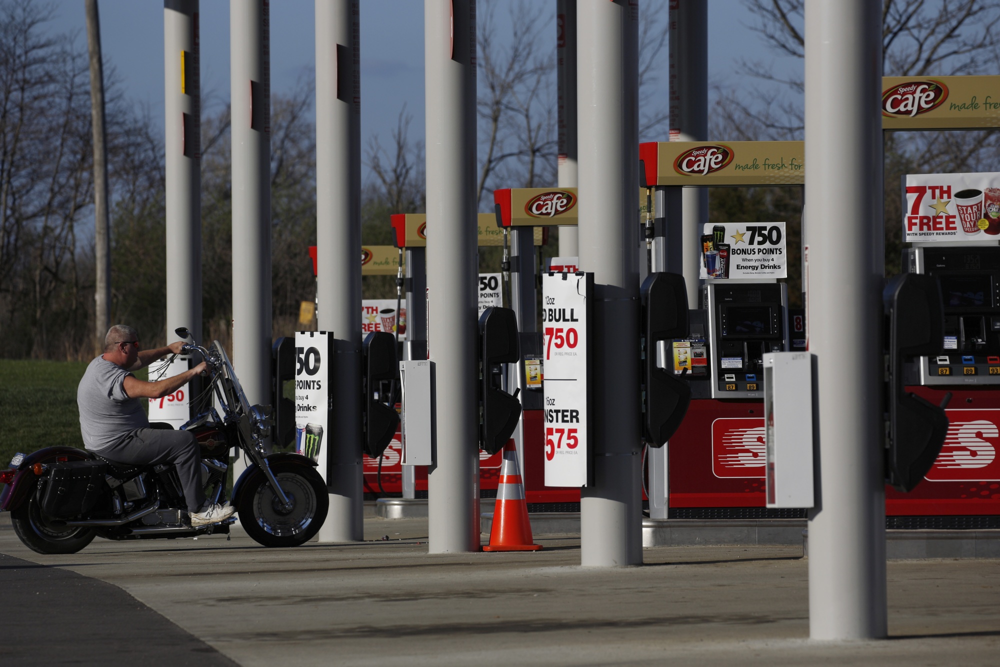 American Pump Prices Fall Below 2 in First Time in Four Years Bloomberg