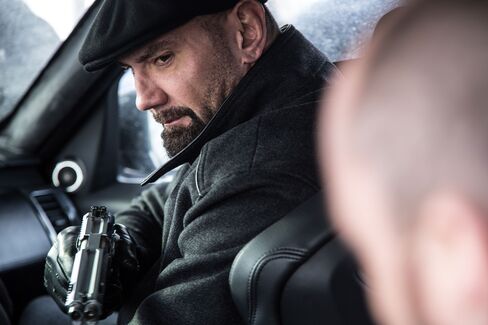 Mr. Hinx used a double-barrel pistol throughout the film.