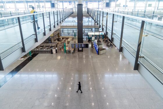 Hong Kong Is Increasingly Shut Off as Inbound Flights Drop