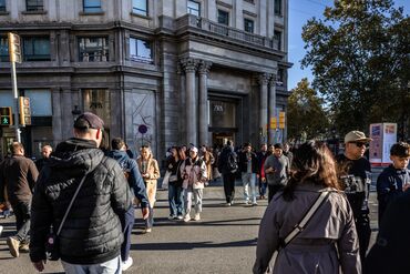 Black Friday Shoppers In Barcelona