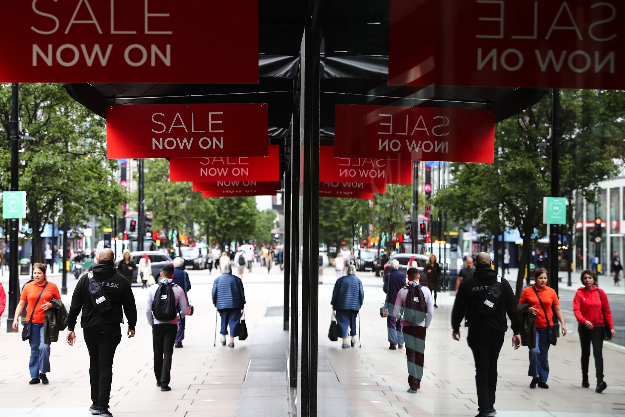 British Retail Sales Bounce Masks a More Somber Outlook