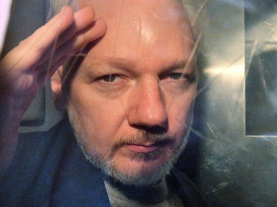 Swedish Prosecutor Requests Assange Be Detained in Absence