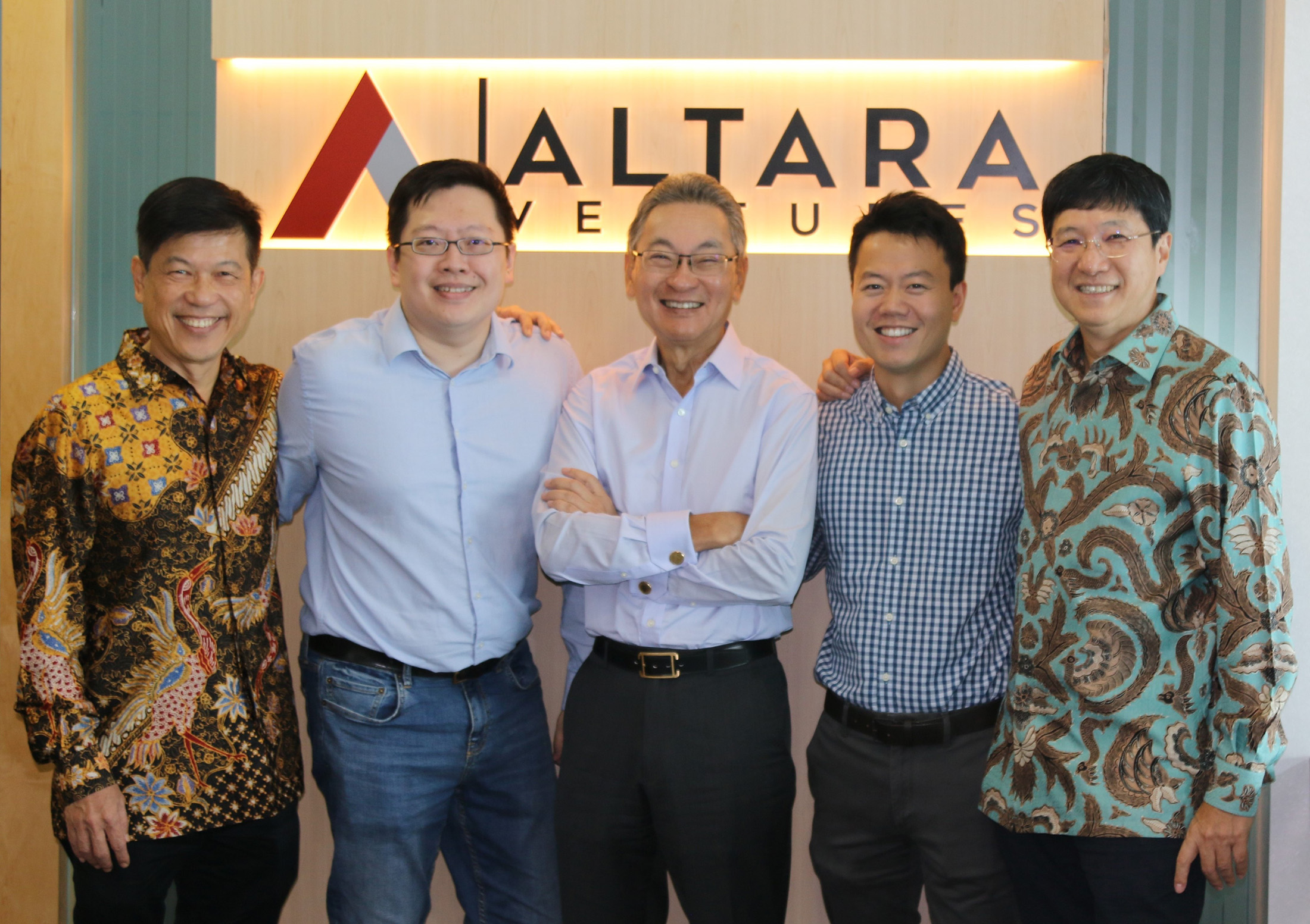 partners with Singapore Blue-Chip Veteran to raise funds for a venture startup