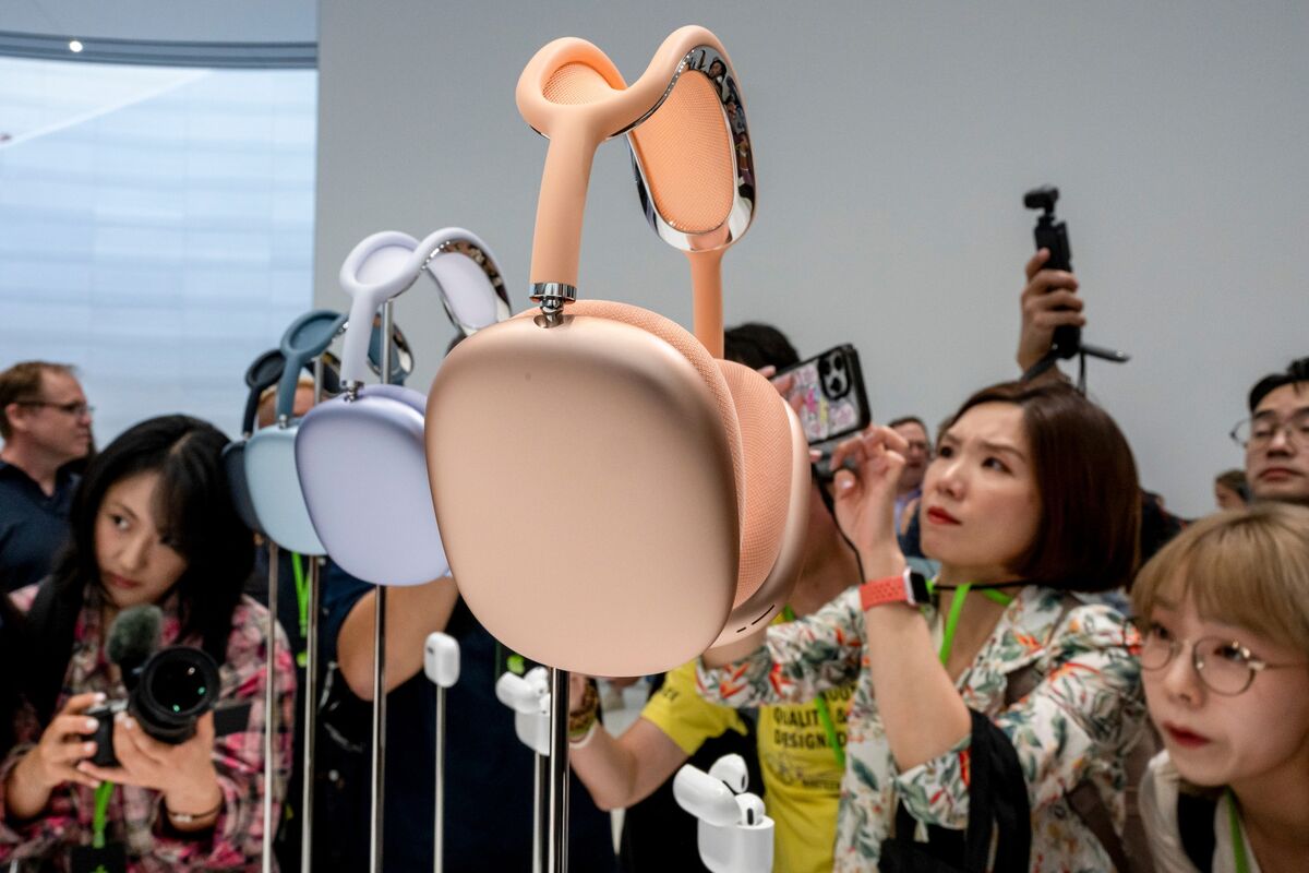 bloomberg.com - Mark Gurman - Apple's AirPods Max 2 Blurs the Lines Between Marketing and Innovation