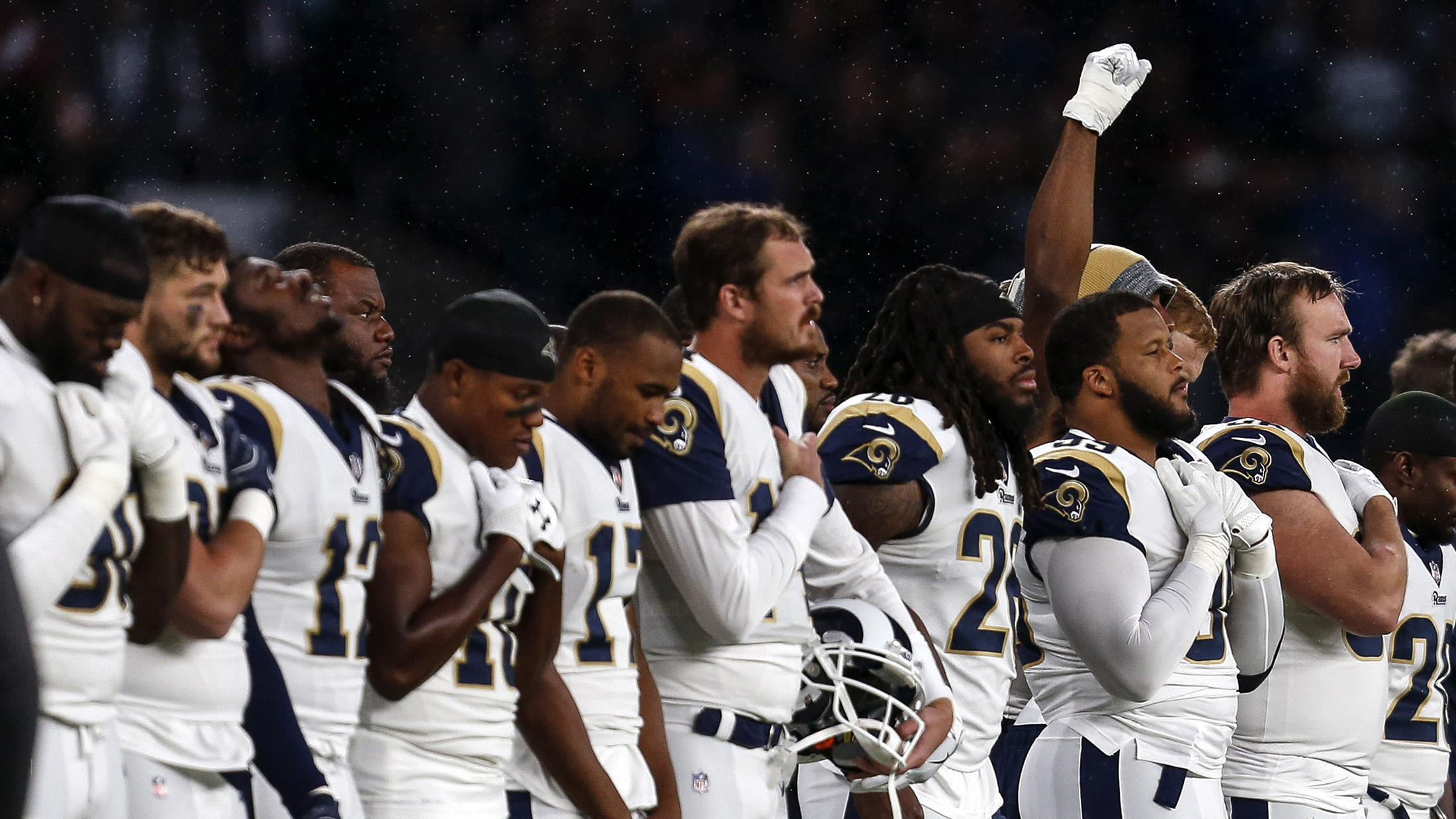 About Two Dozen NFL Players Protest During Sunday’s Anthems - Bloomberg