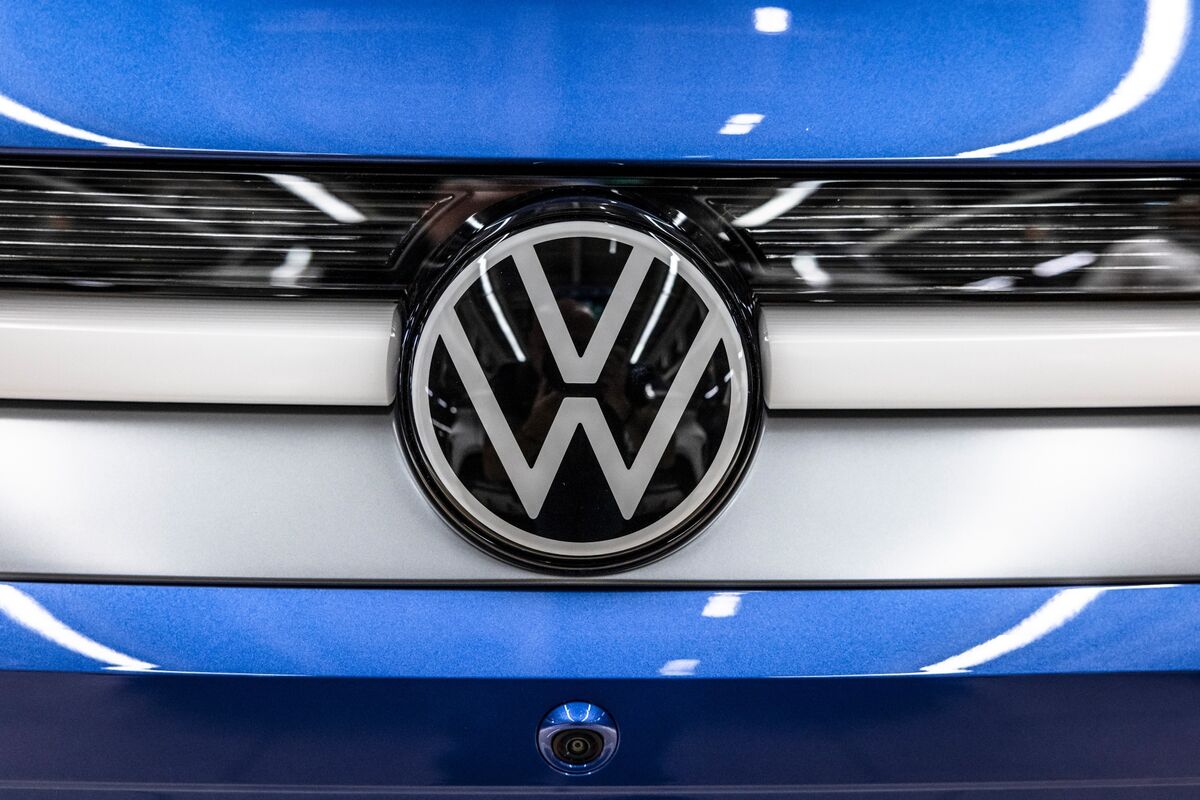 bloomberg.com - William Wilkes - Volkswagen CEO Blume Races to Speed Up a Sprawling Auto Giant
