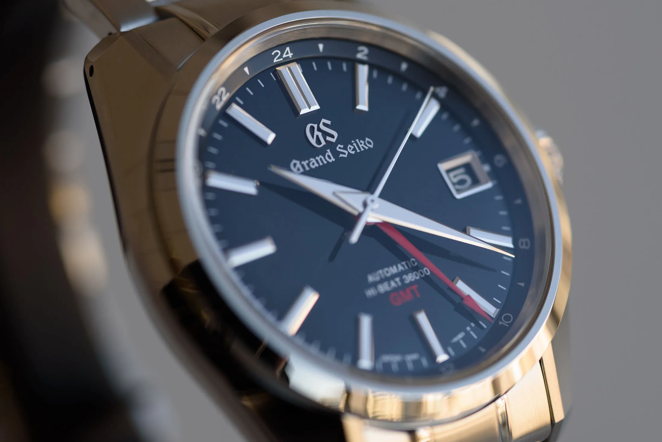 Watch Out, Rolex: Japan Takes On Swiss in Bid for Wealthy Wrists - Bloomberg