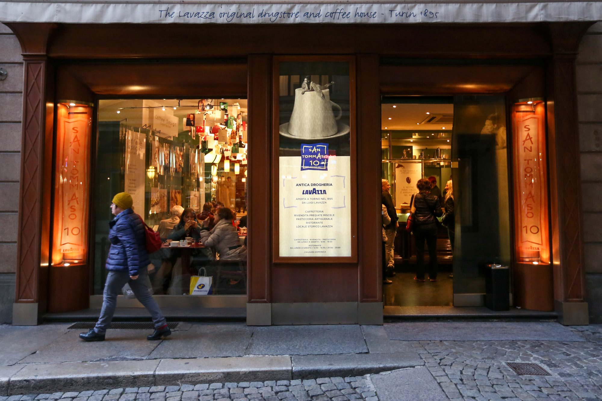 Lavazza coffee challenges Starbucks in U.S. photos Bloomberg