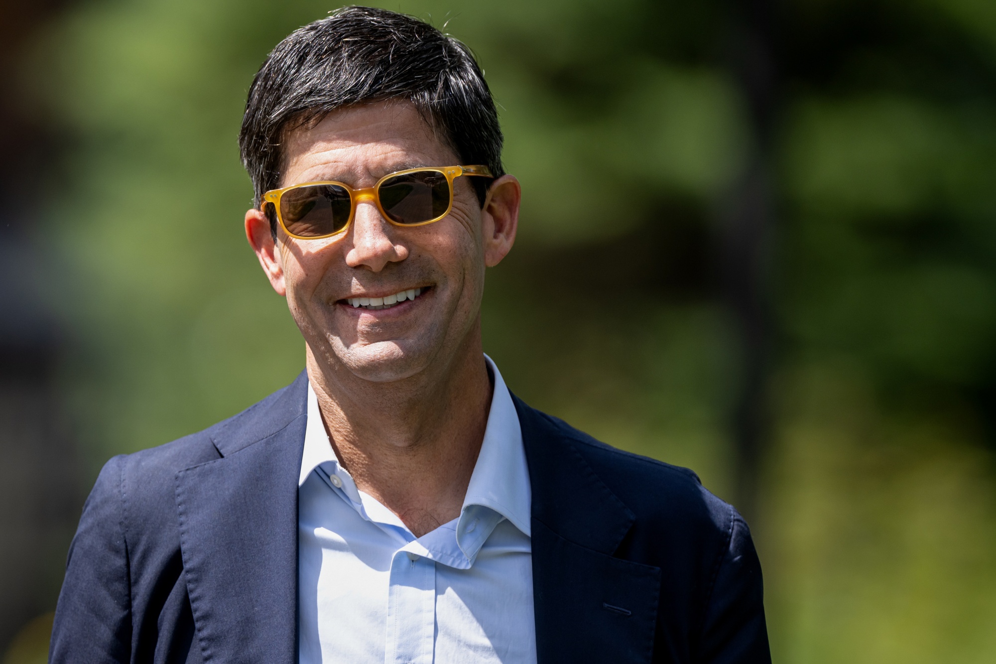 Kevin Warsh, former governor of the US Federal Reserve, walks to lunch during the Allen &amp;amp; Co. Media and Technology Conference in Sun Valley, Idaho, US, on Wednesday, July 9, 2025. The annual event has been a historic breeding ground for media deals and is usually a forum for tech and media elites to discuss the future of their industry. Photographer: Bloomberg/Bloomberg