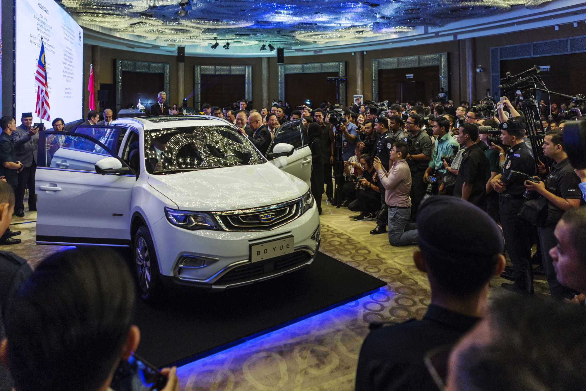 Zhejiang Geely Chairman Li Shufu Attends Partnership Agreement Signing Ceremony with DRB-Hicom And First Public Viewing Of The Geely Boyue SUV