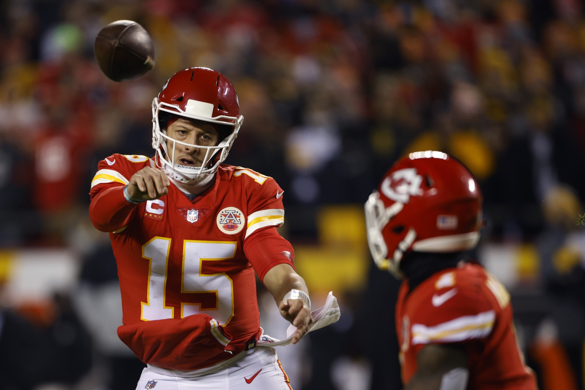 Mahomes Leads Chiefs to 42-21 Wild-card Romp Over Steelers - Bloomberg