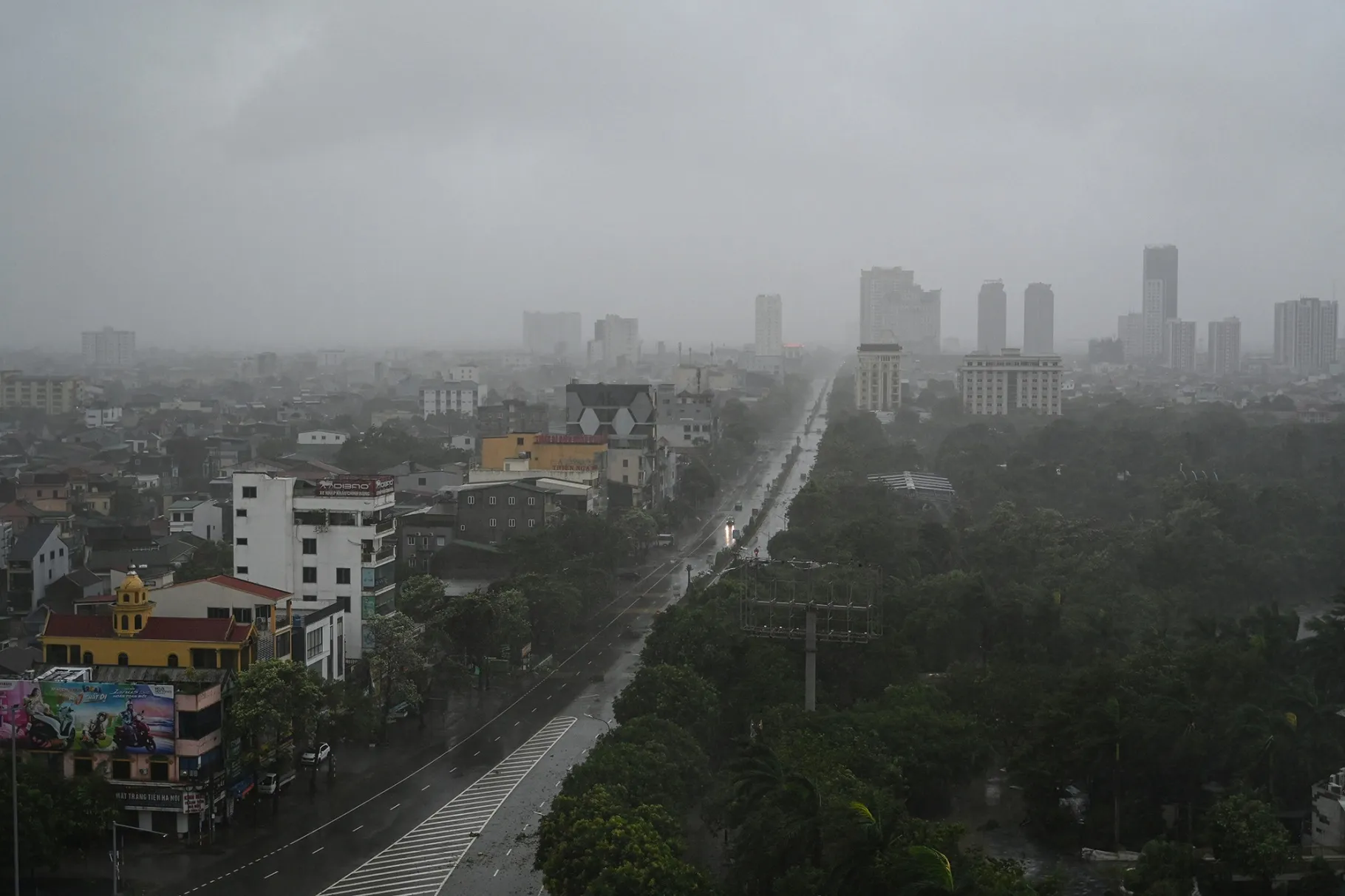 Typhoon Kajiki Hits Central Vietnam, Bringing Heavy Rains - Bloomberg