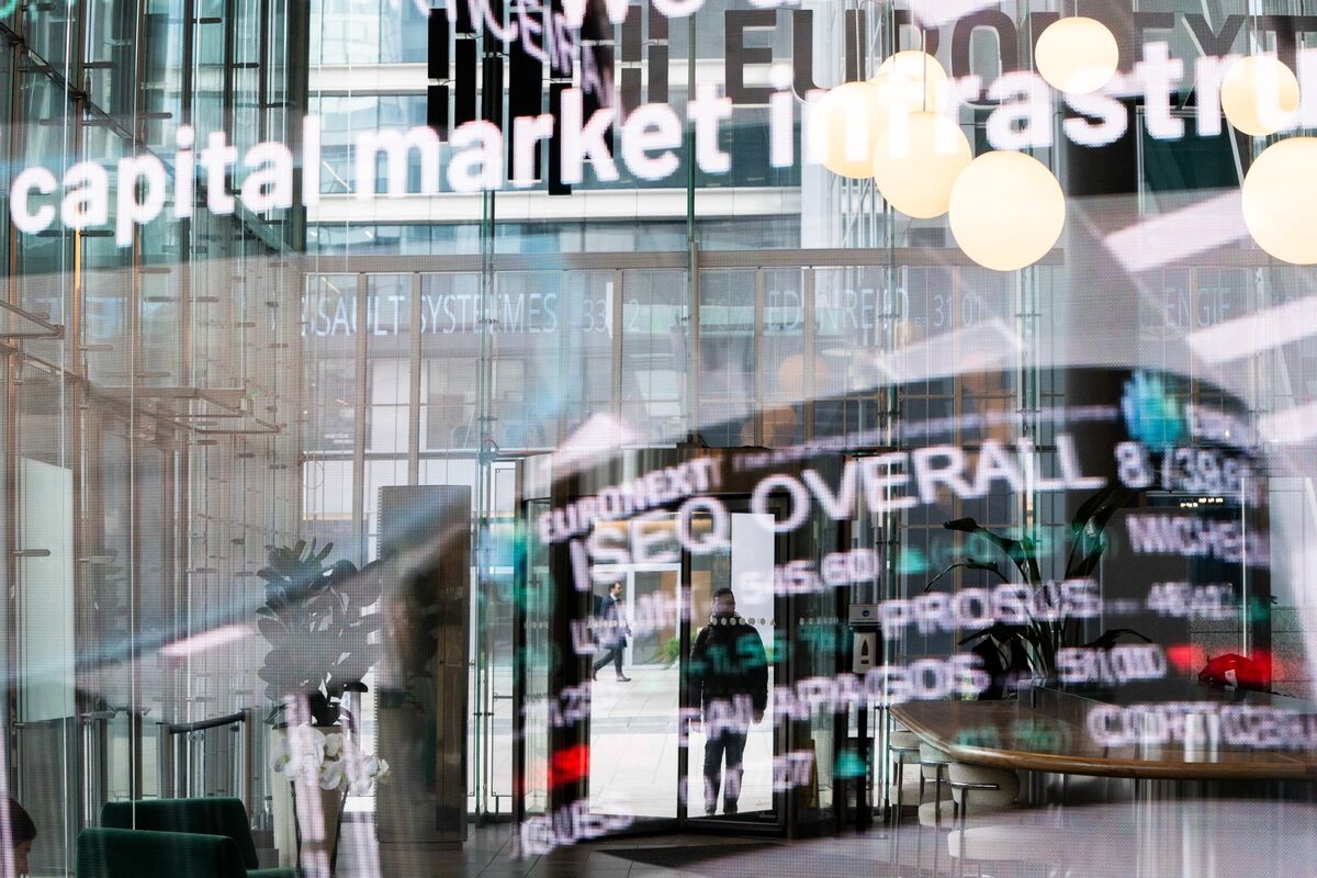 European Stocks Muted as Deutsche Telekom Gains on Elliott Stake